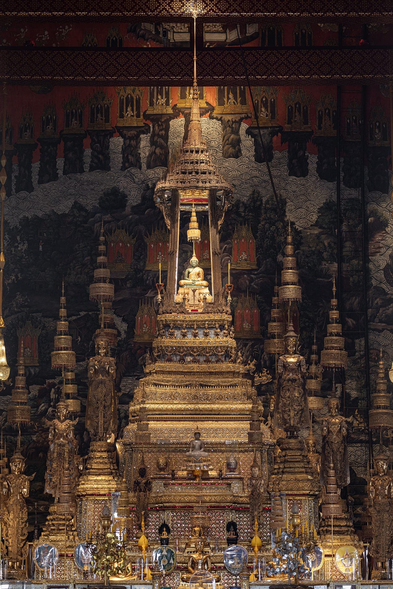 วัดพระแก้ว – บุษบกประดิษฐานพระพุทธมหามณีรัตนปฏิมากร