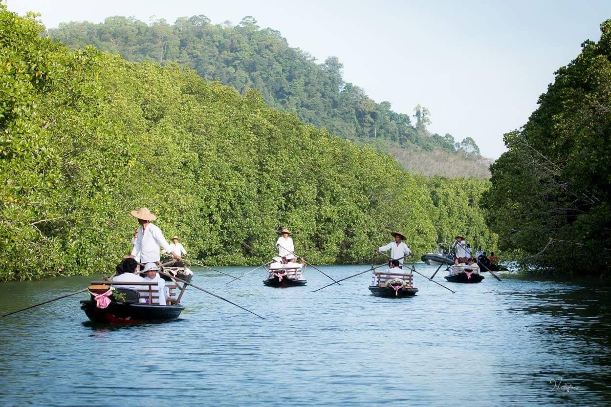 จองล่องเรือกอนโดลาที่เกาะช้าง