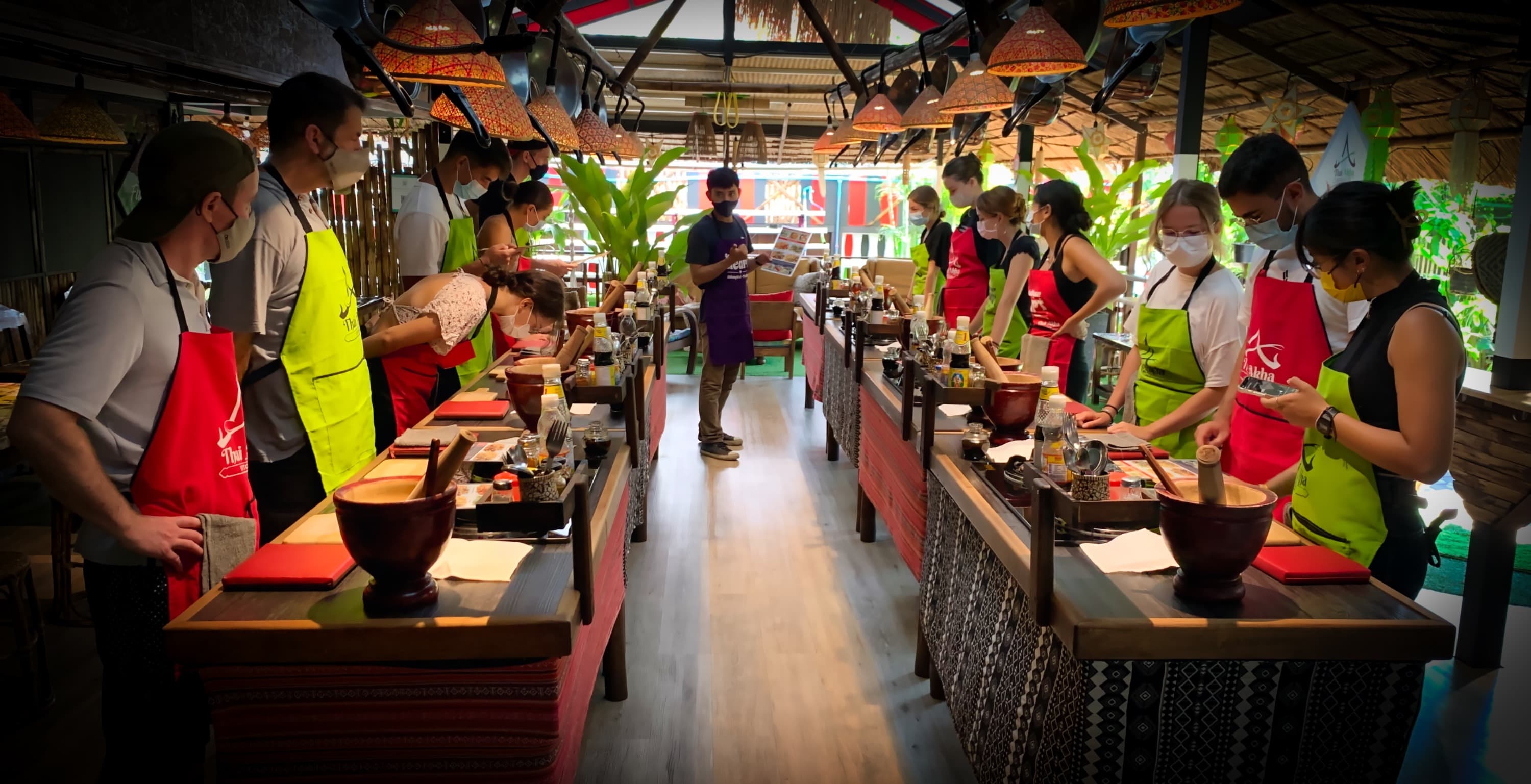 คลาสทำอาหารไทย + ทัวร์ตลาดสด