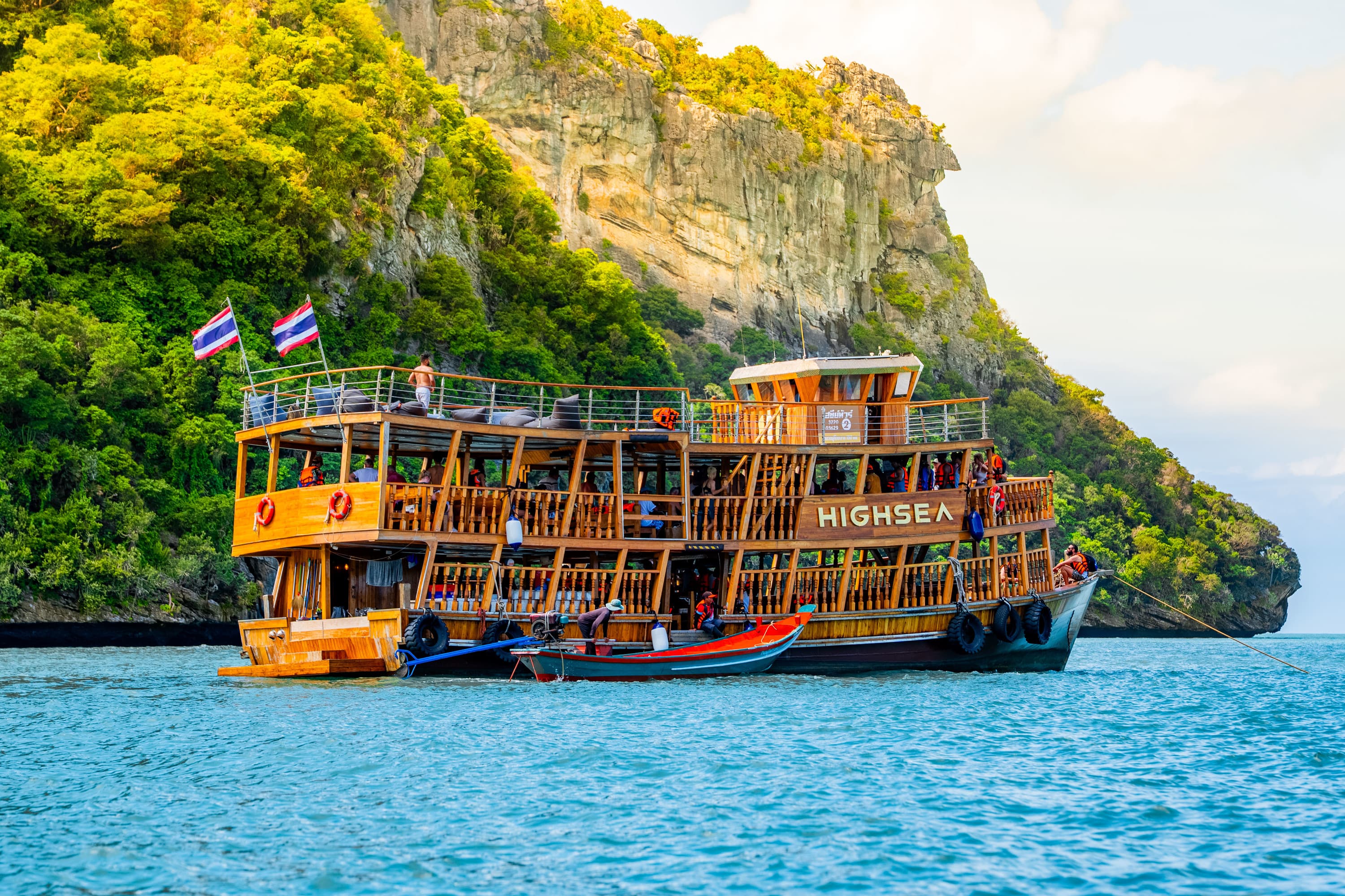 ทัวร์หมู่เกาะอ่างทอง โดยเรือไม้สักลำใหญ่